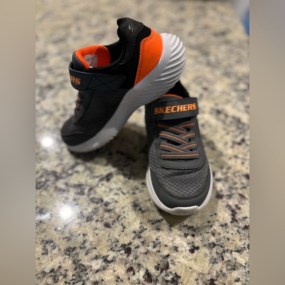 Skechers Bounder Easy on/off Black and orange light weight sneakers 
Size 12 - Picture 3 of 10